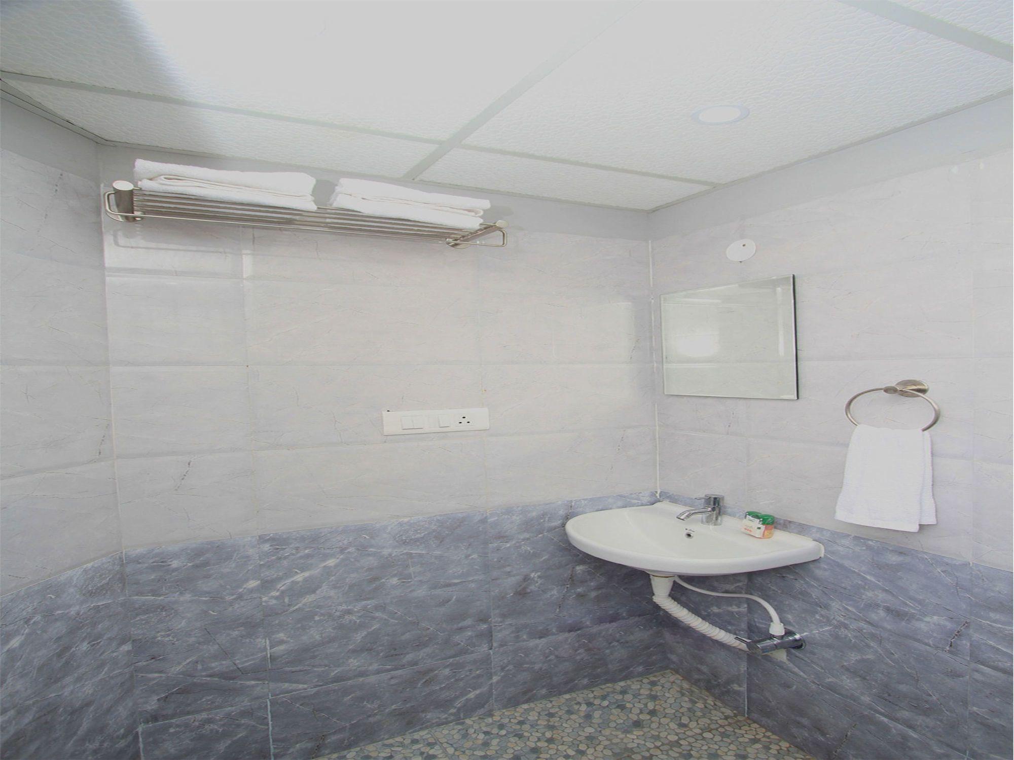 Hotel Oyo 4797 Lulu Hospitality Yelahanka Exterior foto